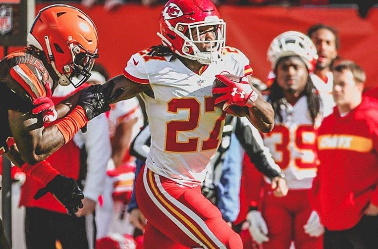 Video: Chiefs RB Kareem Hunt attacks woman post thumbnail image